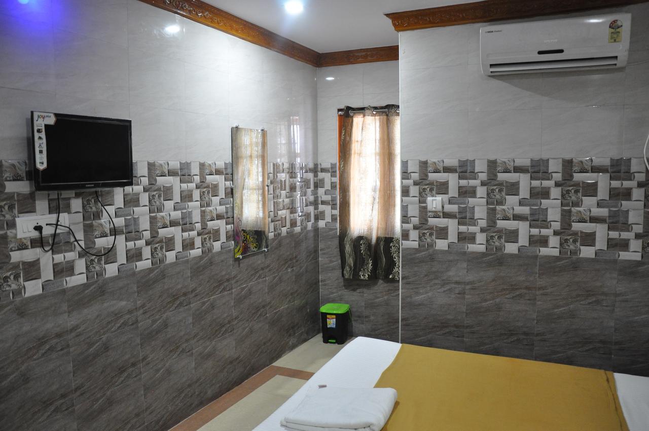 C.M. Hotel Pennagaram Exterior photo